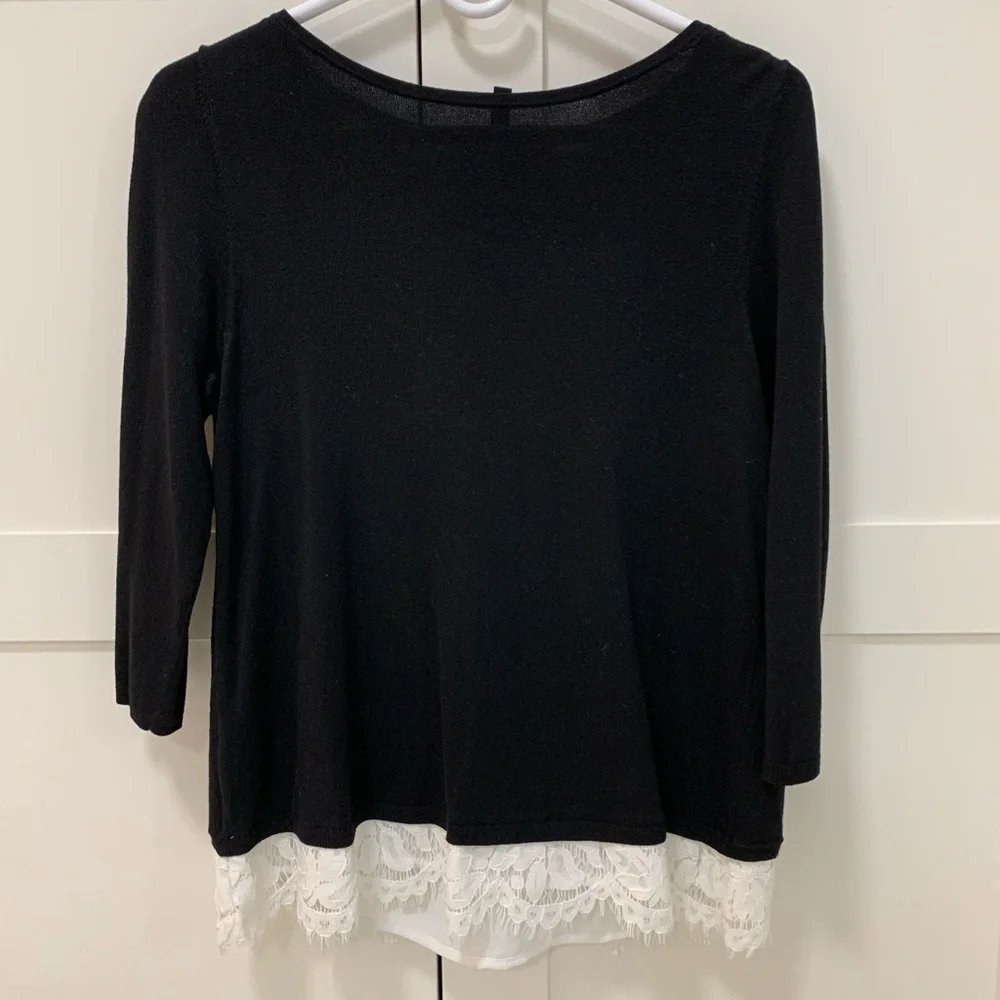 White house black market 3/4 sleeve black shirt with white detailed back - Picture 4 of 5